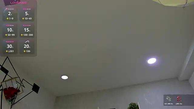 Snapshot of EmiliaRose_ chatting on October 28, 8:52 pm EmiliaRose online show from October 28, 8:52 pm