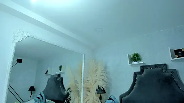 EmiliaRose  online show from February 5, 9:10 pm