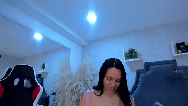 EmiliaRose  online show from April 9, 9:21 pm