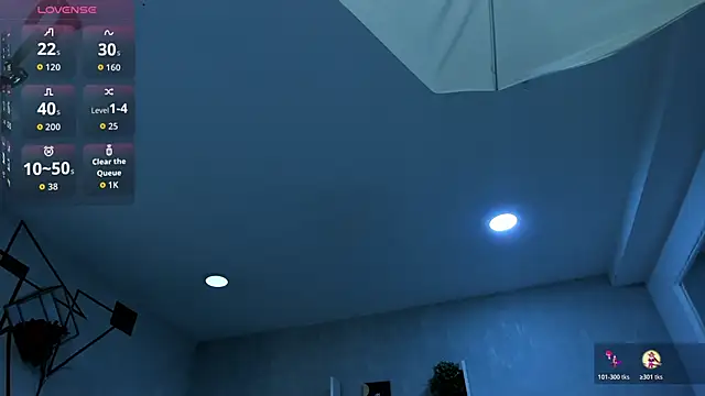 Snapshot of EmiliaRose_ chatting on October 27, 8:43 pm EmiliaRose online show from October 27, 8:43 pm