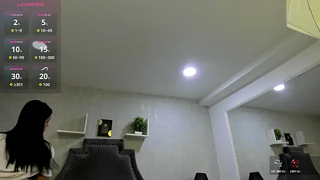 Snapshot of EmiliaRose_ chatting on October 19, 8:44 pm EmiliaRose online show from October 19, 8:44 pm