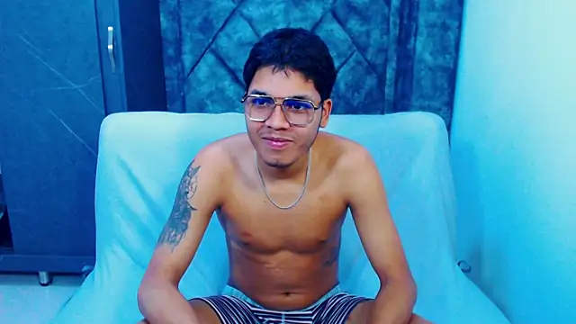 Snapshot of David_Gil19 chatting on January 8, 3:23 am David Gil19 online show from January 8, 3:23 am