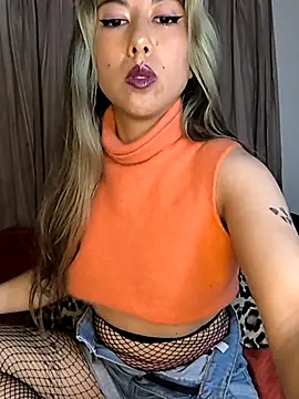 Snapshot of Tiff_Doll chatting on November 11, 8:47 pm Tiff Doll online show from November 11, 8:47 pm