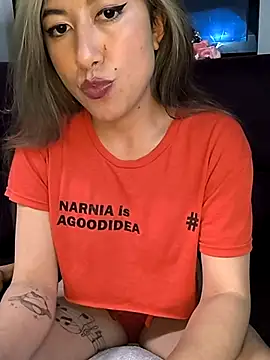 Snapshot of Tiff_Doll chatting on March 9, 7:59 pm Tiff Doll online show from March 9, 7:59 pm