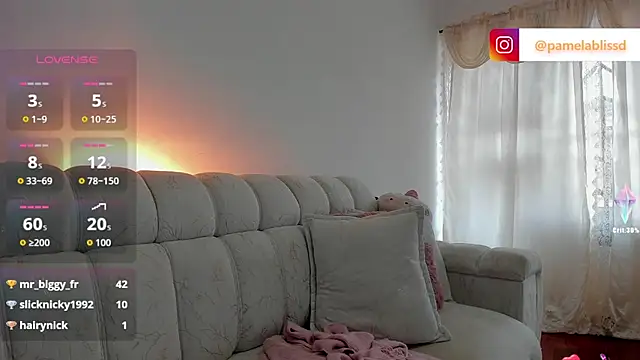 Snapshot of PamelaBliss chatting on October 24, 11:53 am PamelaBliss online show from October 24, 11:53 am