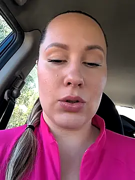 Snapshot of Mona_Plus chatting on February 12, 8:58 am Mona Plus online show from February 12, 8:58 am