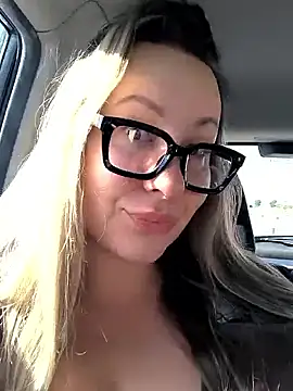 Snapshot of Mona_Plus chatting on January 9, 12:12 pm Mona Plus online show from January 9, 12:12 pm