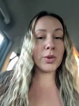 Snapshot of Mona_Plus chatting on February 27, 6:57 am Mona Plus online show from February 27, 6:57 am