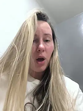 Snapshot of Mona_Plus chatting on January 8, 10:49 pm Mona Plus online show from January 8, 10:49 pm