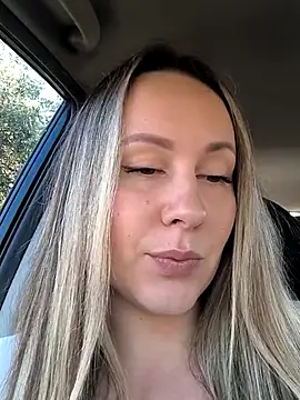 Snapshot of Mona_Plus chatting on February 9, 8:45 am Mona Plus online show from February 9, 8:45 am