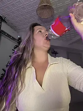 Snapshot of Mona_Plus chatting on January 7, 6:07 am Mona Plus online show from January 7, 6:07 am