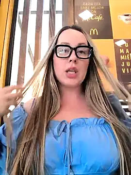 Snapshot of Mona_Plus chatting on February 14, 10:15 am Mona Plus online show from February 14, 10:15 am