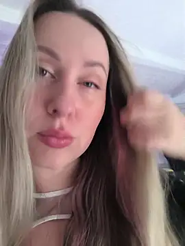 Snapshot of Mona_Plus chatting on January 16, 8:29 am Mona Plus online show from January 16, 8:29 am