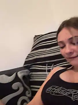 Snapshot of skyemorgan01 chatting on May 4, 9:06 pm skyemorgan01 online show from May 4, 9:06 pm