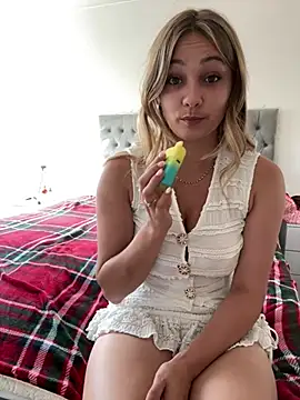 Snapshot of skyemorgan01 chatting on July 25, 2:45 pm skyemorgan01 online show from July 25, 2:45 pm
