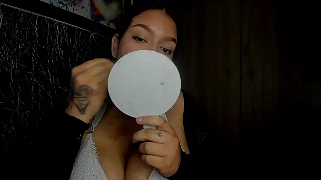 Snapshot of Bellota_Girl chatting on October 18, 12:01 am Bellota Girl online show from October 18, 12:01 am