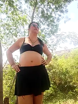 promiscuous-indecent-momm online show from April 4, 3:40 pm