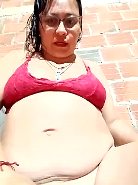 Snapshot of promiscuous-indecent-momm chatting on April 26, 3:15 am promiscuous-indecent-momm online show from April 26, 3:15 am