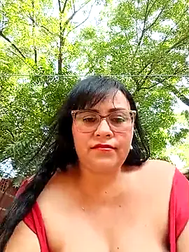 Snapshot of promiscuous-indecent-momm chatting on June 23, 7:34 pm promiscuous-indecent-momm online show from June 23, 7:34 pm