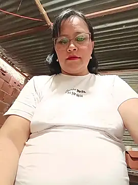 Snapshot of promiscuous-indecent-momm chatting on July 9, 8:41 pm promiscuous-indecent-momm online show from July 9, 8:41 pm
