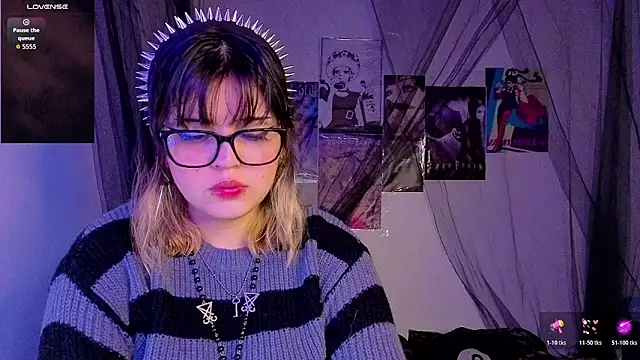 Snapshot of scarleth_shadow chatting on November 21, 11:59 pm scarleth shadow online show from November 21, 11:59 pm