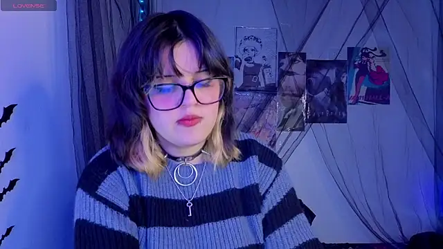 Snapshot of scarleth_shadow chatting on November 28, 12:33 am scarleth shadow online show from November 28, 12:33 am