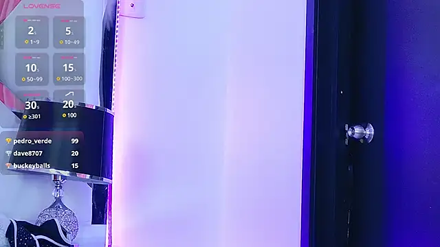 Snapshot of YesyHills chatting on March 16, 1:17 am YesyHills online show from March 16, 1:17 am