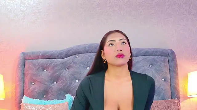 YesyHills online show from April 15, 11:49 am