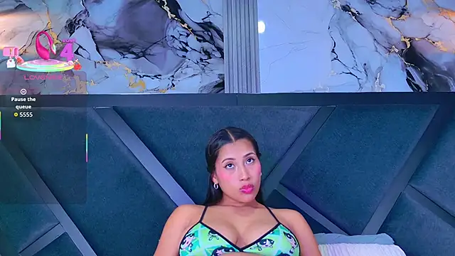 Snapshot of YesyHills chatting on October 1, 7:07 pm YesyHills online show from October 1, 7:07 pm