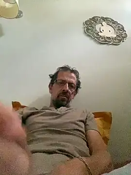 Snapshot of createur34 chatting on May 16, 5:17 am createur34 online show from May 16, 5:17 am