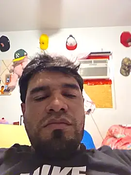 guajiro276565 online show from May 28, 8:37 pm