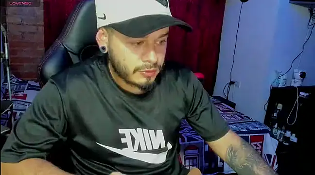 Snapshot of ragnar_lothbrok777 chatting on February 19, 5:05 am ragnar lothbrok777 online show from February 19, 5:05 am