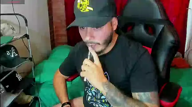 Snapshot of ragnar_lothbrok777 chatting on March 5, 10:54 pm ragnar lothbrok777 online show from March 5, 10:54 pm