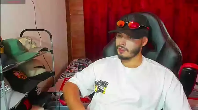 Snapshot of ragnar_lothbrok777 chatting on March 17, 8:40 am ragnar lothbrok777 online show from March 17, 8:40 am