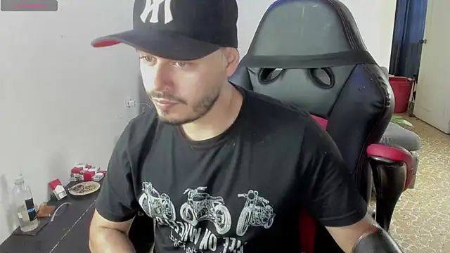 Snapshot of ragnar_lothbrok777 chatting on October 29, 8:30 pm ragnar lothbrok777 online show from October 29, 8:30 pm