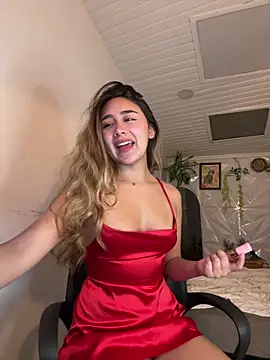 Snapshot of Hornyholly__ chatting on December 17, 8:14 pm Hornyholly online show from December 17, 8:14 pm