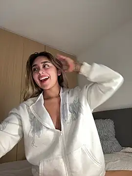 Hornyholly   online show from March 22, 10:33 pm