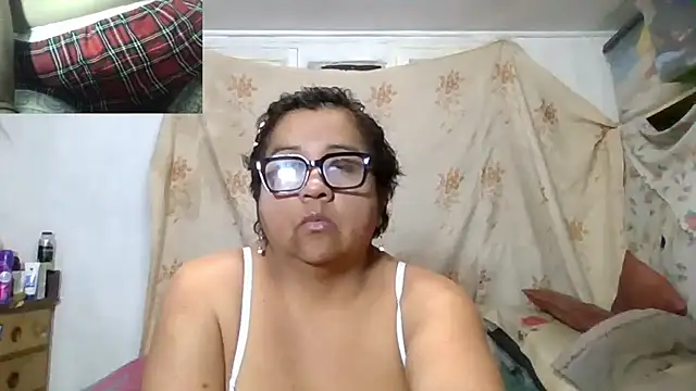 Snapshot of erinadarling79 chatting on July 11, 1:50 am erinadarling79 online show from July 11, 1:50 am