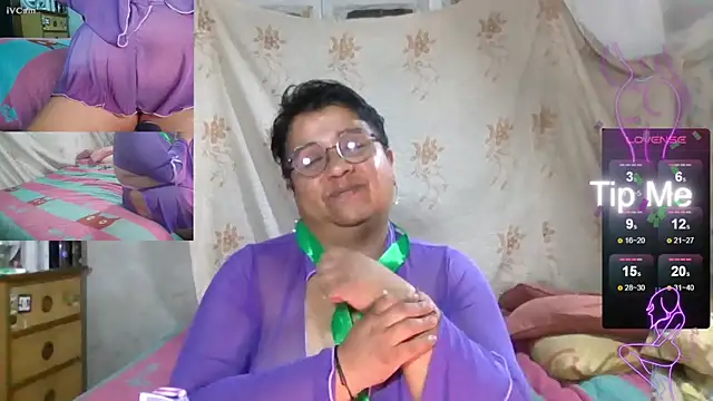 Snapshot of erinadarling79 chatting on October 11, 2:34 am erinadarling79 online show from October 11, 2:34 am