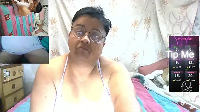 Snapshot of erinadarling79 chatting on September 18, 9:18 pm erinadarling79 online show from September 18, 9:18 pm