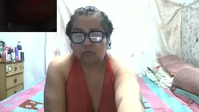 Snapshot of erinadarling79 chatting on July 4, 2:40 am erinadarling79 online show from July 4, 2:40 am