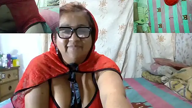 Snapshot of erinadarling79 chatting on May 17, 3:17 am erinadarling79 online show from May 17, 3:17 am