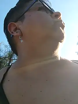 Snapshot of erinadarling79 chatting on October 2, 10:02 pm erinadarling79 online show from October 2, 10:02 pm