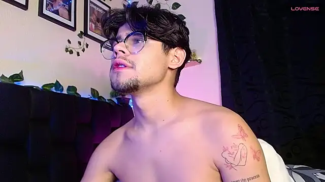 Snapshot of isaac-saenz chatting on February 18, 9:42 pm isaac-saenz online show from February 18, 9:42 pm