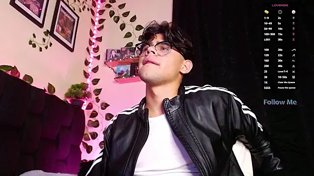 Snapshot of isaac-saenz chatting on February 22, 9:26 pm isaac-saenz online show from February 22, 9:26 pm