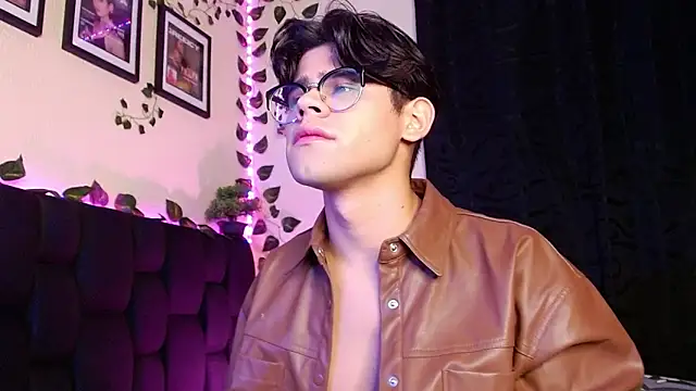 Snapshot of isaac-saenz chatting on February 19, 9:36 pm isaac-saenz online show from February 19, 9:36 pm