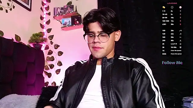 Snapshot of isaac-saenz chatting on February 22, 12:16 am isaac-saenz online show from February 22, 12:16 am