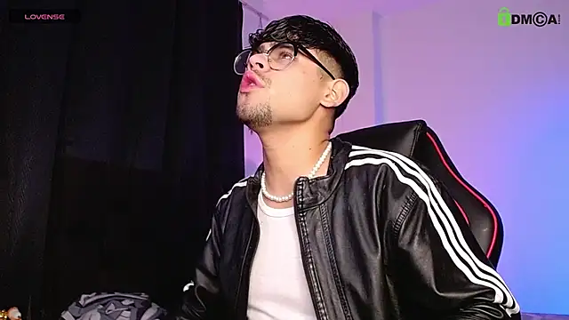 Snapshot of isaac-saenz chatting on November 5, 10:35 pm isaac-saenz online show from November 5, 10:35 pm