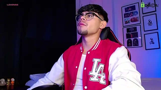 Snapshot of isaac-saenz chatting on December 4, 12:31 am isaac-saenz online show from December 4, 12:31 am