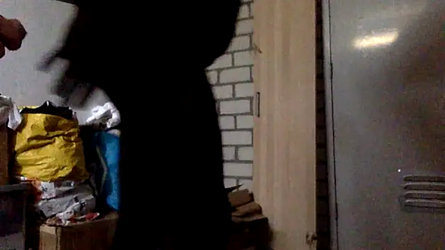 Snapshot of Bleueyez007 chatting on May 14, 10:23 am Bleueyez007 online show from May 14, 10:23 am